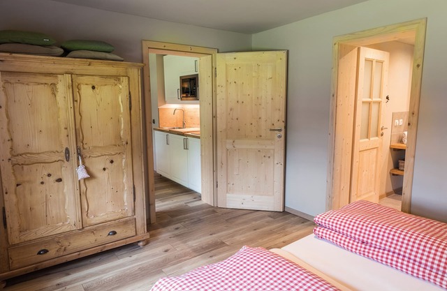 (2) Zwei-Raum-Ferienwohnung 30 qm, Dusche/WC, Küche, Terrasse u. Garten