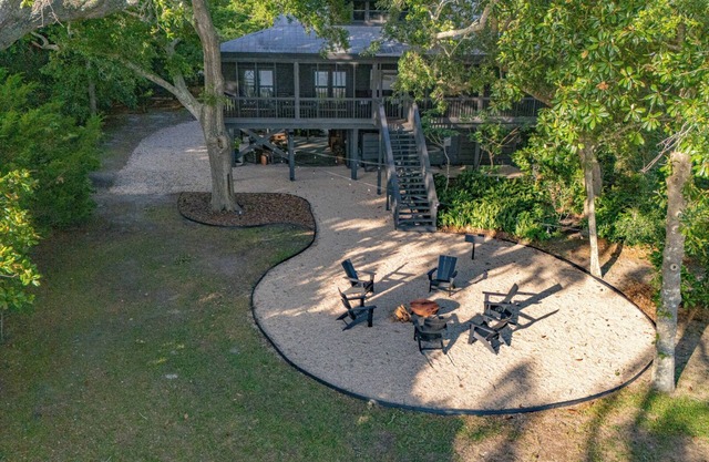 20% OFF FALL! Bayfront, Pet Friendly Sleeps up to 8 with fishing dock!