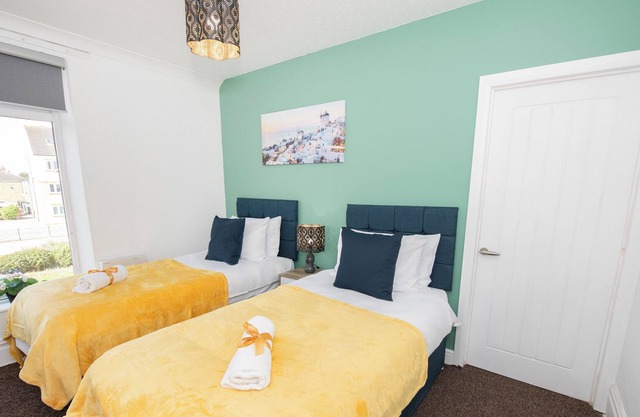 20% OFF - Four Bed flat at Hull
