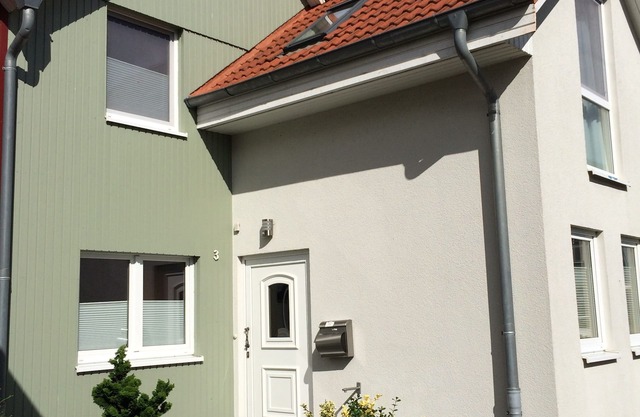 200 m vom Yachthafen Entfernt Ansprechendes 5 Zi. Ferienhaus mit 3 Schlafzimmern