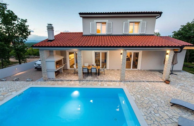 200 m² Apartment ∙ 3 bedrooms ∙ 6 guests