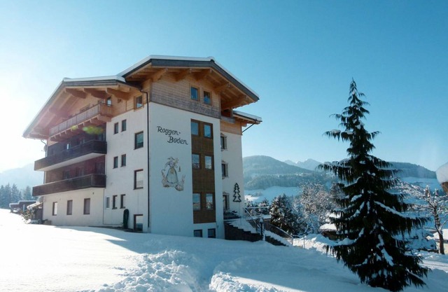 200 m² Apartment ∙ 6 bedrooms ∙ 14 guests