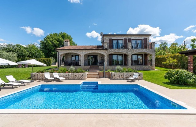 200 m² Villa ∙ 4 bedrooms ∙ 8 guests