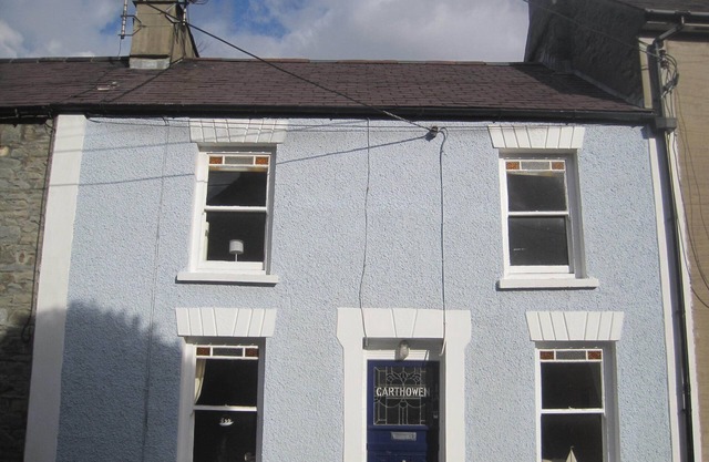 200 year old fisherman's cottage with stunning sea views in New Quay Wales