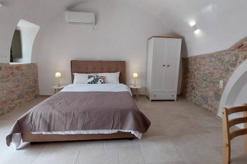 200 year old 'Kamara Suite' with private garden