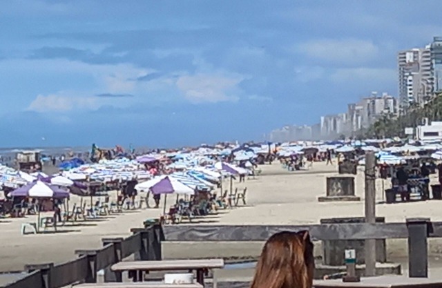 200m2 apartment with balconies and backyard, 2 minutes from the beach, 2 parking spaces, 24-hour doorman, 8 people