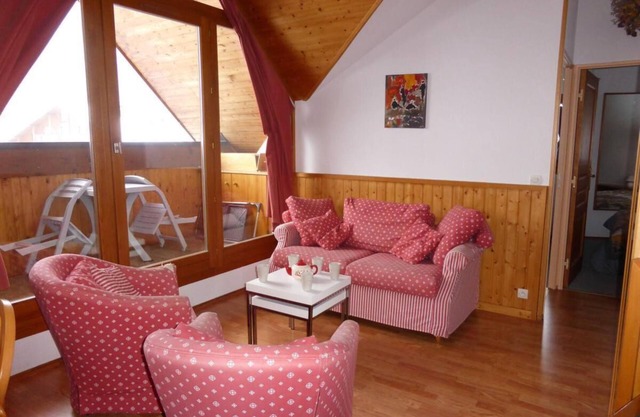 200m from ski lifts, 3rd floor, balcony, parking, tv, ski locker, 53m², Les Contamines-Montjoie