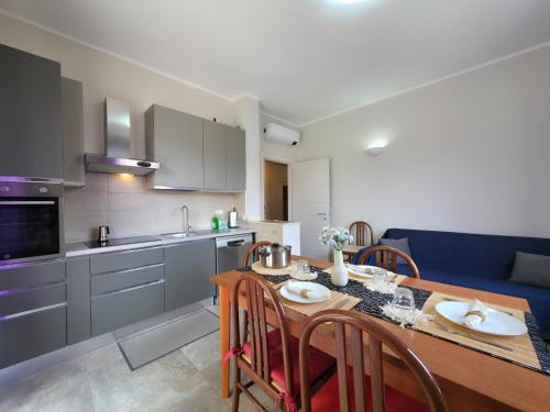 200m from Beach, New Central Apt, AC, WiFi