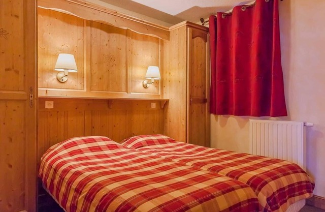 200m from ski slopes, fitness, swimming pool, sauna, hammam, balcony, tv, ski locker, 50m²