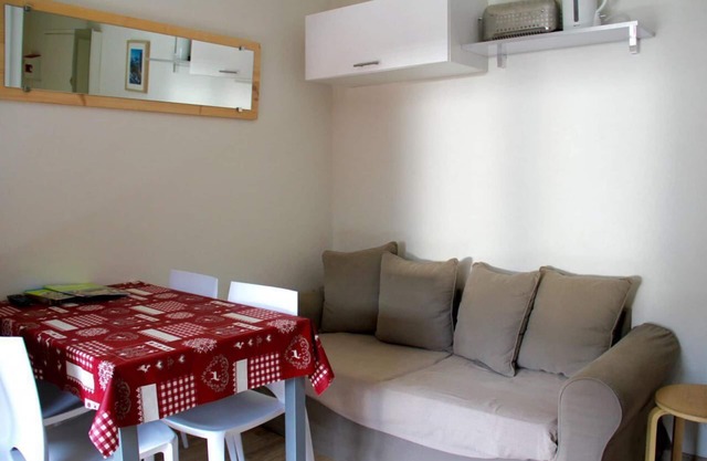 200m from ski slopes, 2nd floor, balcony, parking, tv, ski locker, 23m², Valloire