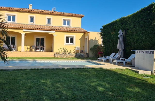 200m² detached house with swimming pool