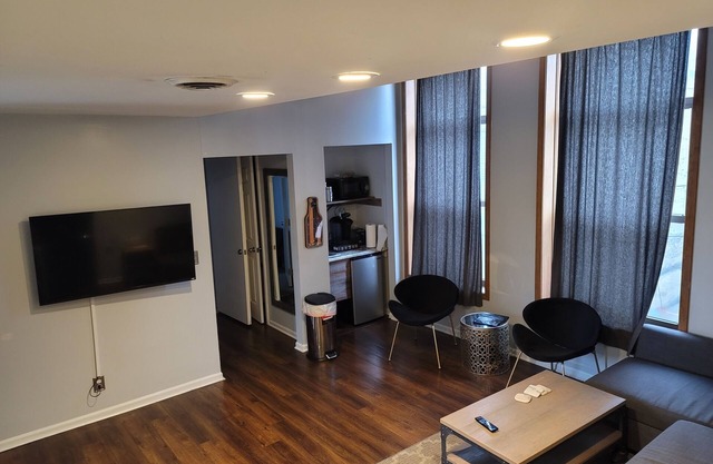 201/202- Sleep up to 14/Old World 3rd St/Fiserv Forum/