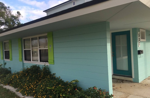 2018 remodeled Beach Palm Bungalow-Walk to the Bch(5 blocks)/Pier to fish/surf