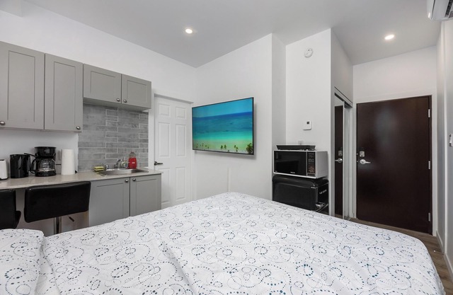 #202 Downtown's Exquisite Luxury Studio