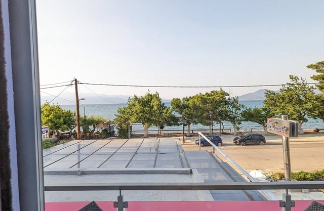 202 | Okeania 3 persons 1st floor Seafront Room
