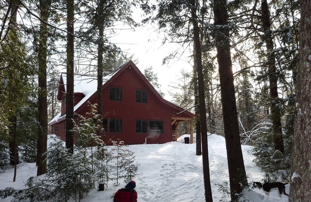 2023: Renovated Mint Family Chalet Londonderry, peaceful and clean.