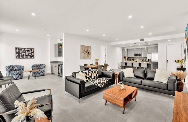 #203 Luxury 3 badrooms APT Brand new, Perfectly located