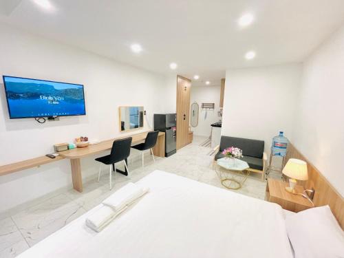 203 Mordern Studio with Kitchen & Balcony