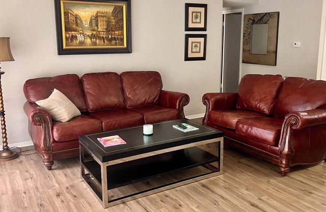 2090 Cozy Upstairs 2 Bedroom Condo on Mobile Bay