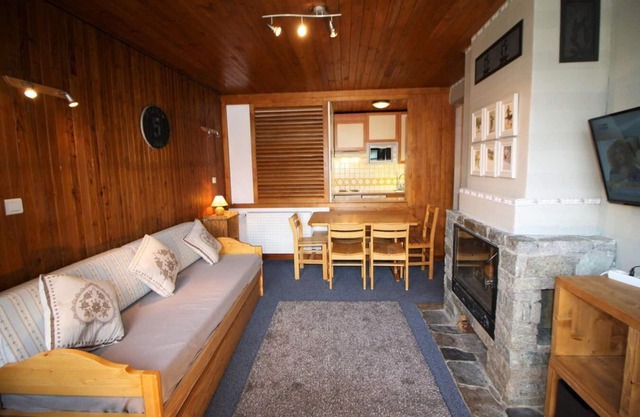 20m from ski slopes, 1st floor, view mountain, balcony, tv, ski locker, 40m², Tignes