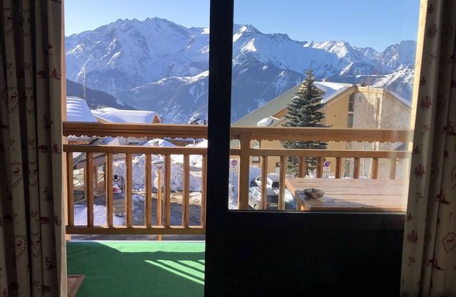 20m² south-facing studio with terrace 50 m from ski resort center
