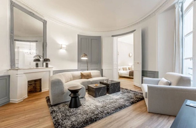 21.#Opera#Louvre#Paris02#2bedrooms#AC