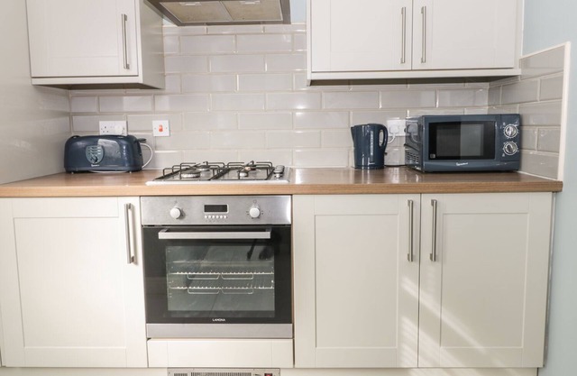 21 WELLINGTON ROAD, pet friendly, country holiday cottage in Beverley