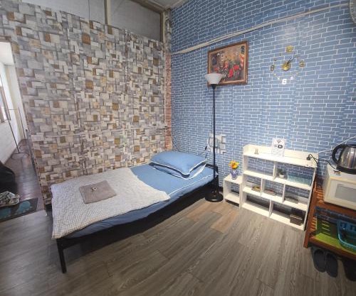 211 Olan Place Spacious Studio with free Wi-Fi
