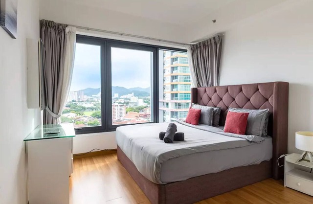 218 Tropicana 3Bedrooms 2carparks 6-10pax