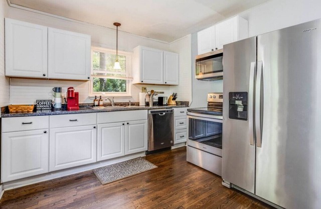22) Great Area & Super Walkable!