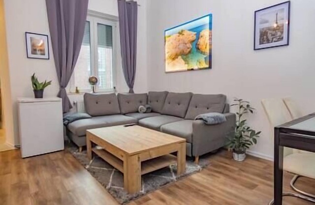 #221 Lux-flat Neuss/D-messe/Netflix&amazon Prime/8 Personen