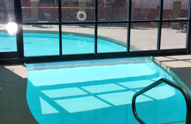 225 Large 2 bath Condo Suite Sleeps 6 at Base Area