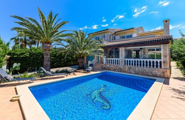 2263 - Chic vacation home with private pool