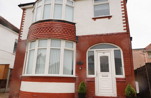 23 RYDEN AVENUE, pet friendly, country holiday cottage in Cleveleys
