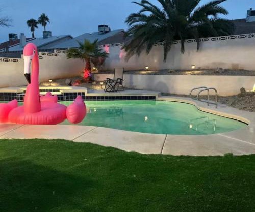 2300FT VEGAS HOUSE 4 BEDROOm
