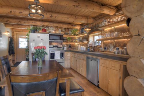 2350 Middle Creek