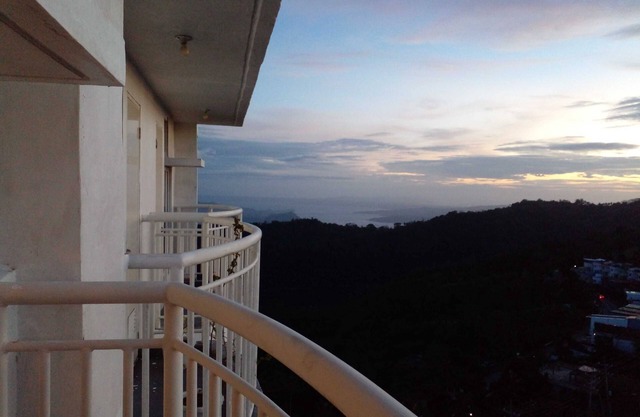 2369 Tagaytay Condo with Free Swimming Pool and Viewing Deck