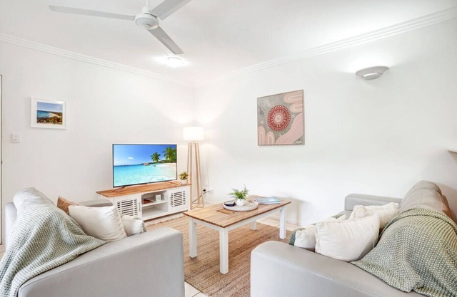 24 Central Plaza Port Douglas- Luxury 2-Bedroom Retreat with Pool & Resort Amenities Near Beach