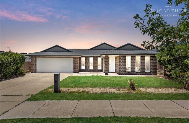 24 Darcy Drive, Boorooma