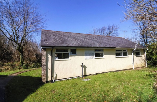 24 THE GLADE, family friendly, with a garden in Kilkhampton