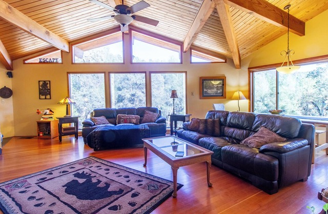 25 Acres of private solitude. Close to Yosemite!