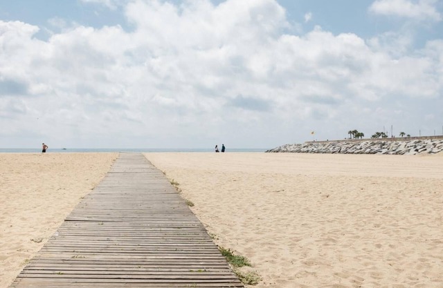 25 km Barcelona , 100 meters from the beach (mat6)