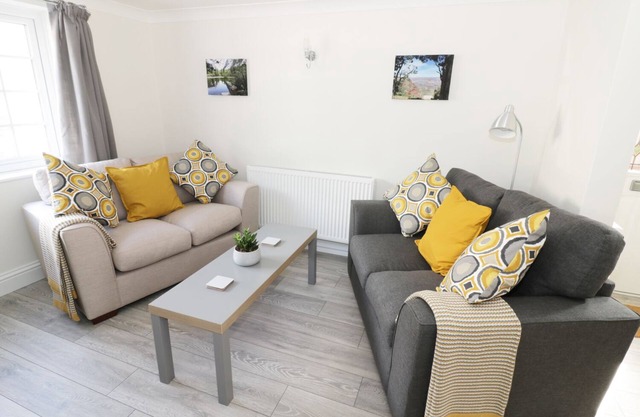 25 SHAKESPEARE STREET, family friendly in Stratford-Upon-Avon