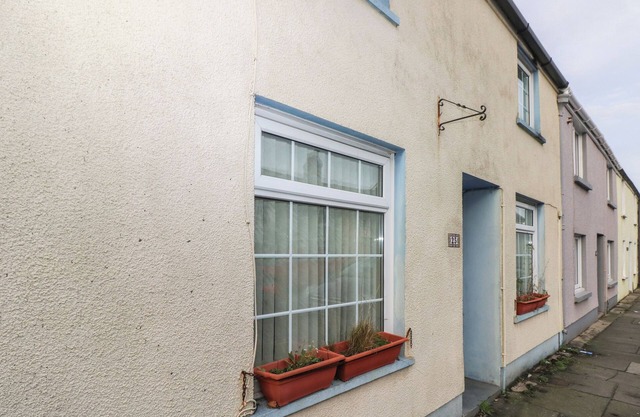 25 ST. JAMES STREET, pet friendly, with open fire in Narberth