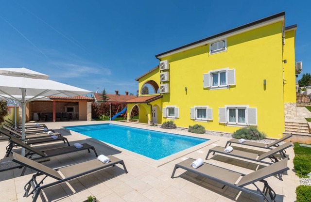 250 m² Villa ∙ 6 bedrooms ∙ 17 guests