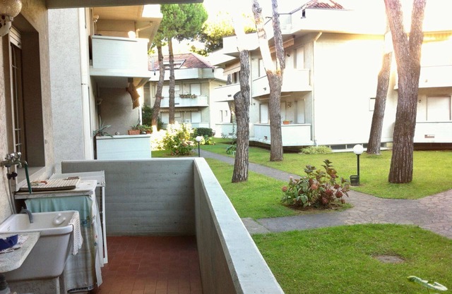 250m from the beach. Apartment on upper-ground level, close to all amenities (bus stop, beach only 2