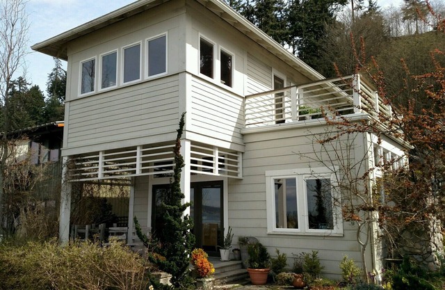 252 - Beautiful 1 bed, 1.5 bath beachfront home on Mutiny Bay