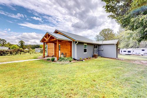 254 & 256 Hoots Hideaway Cottage & Hoots Log Cabin - Full Property