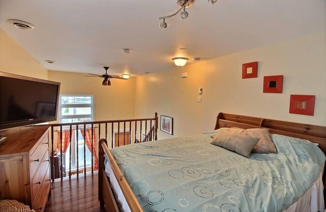 #254 Superb Loft Next to Métro (Subway)
