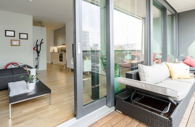 260 Fr 2Guests, ZURICH LARGE Modern 3 1/2 room 10Min city, 100m